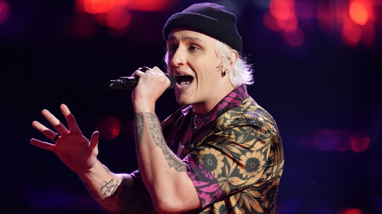 The Voice Finale Bodie s Moving Performance Leaves Gwen Stefani